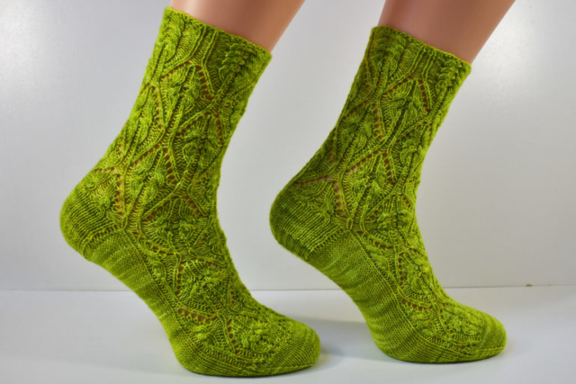 Ferngully sock pattern by Dots Dabbles