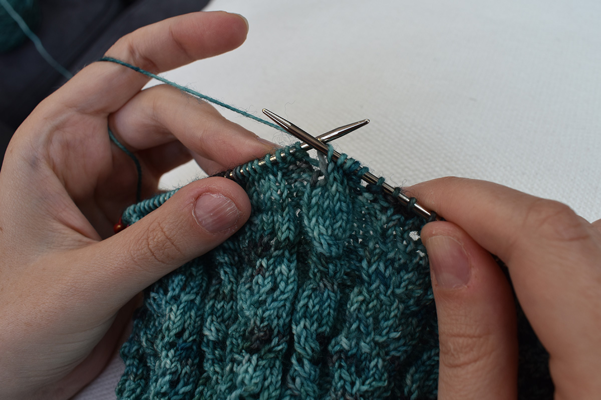 How to knit leftleaning cables without a cable needle Dots Dabbles