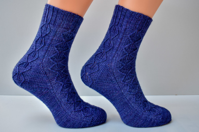 How to take great pictures of your knitted socks - Dots Dabbles Designs