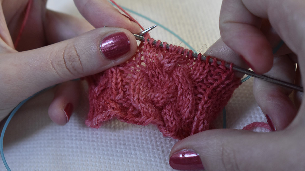 How to make knitting a 6 stitch cable easier
