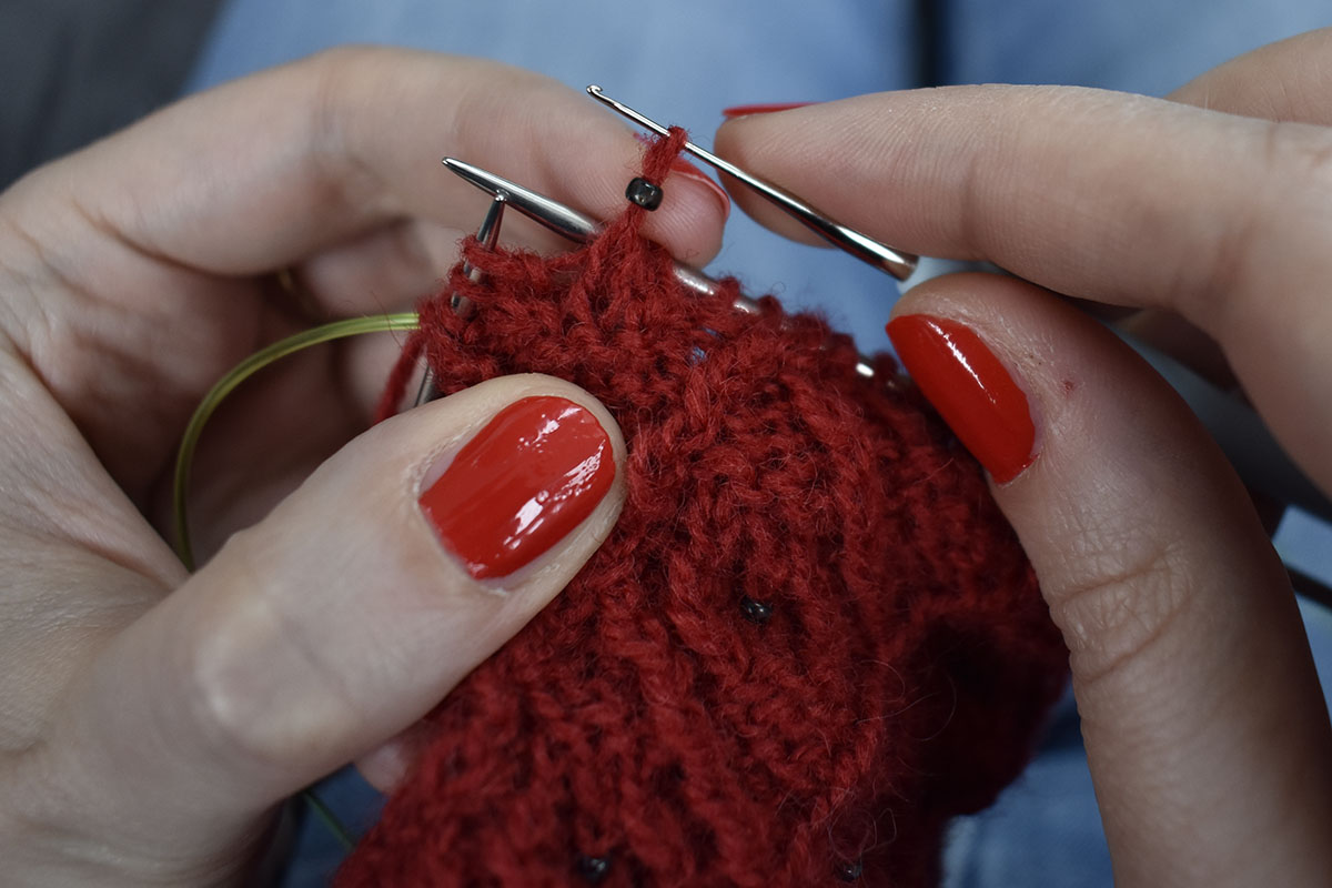 tutorial]: Beading with a Crochet Hook (knitting) - knotions