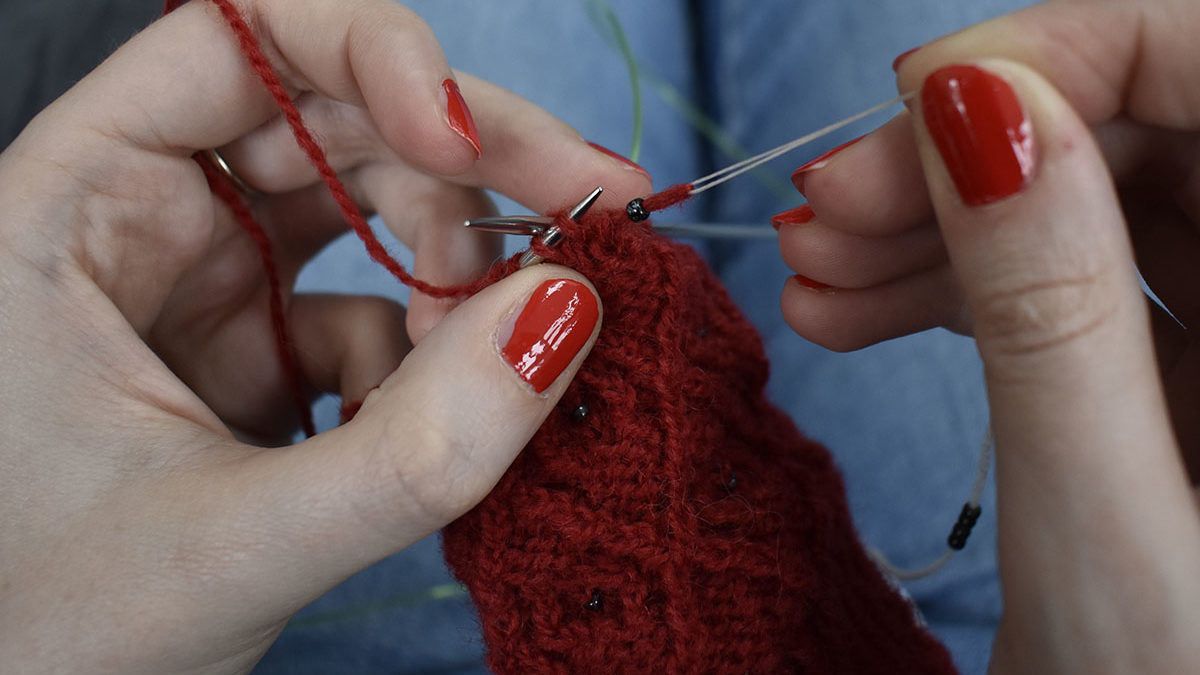 How to add beads to your knitting using Superfloss