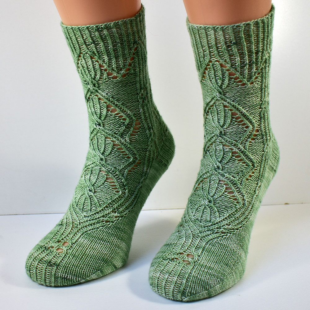 Frontview of Triforium sock pattern with cables and lace