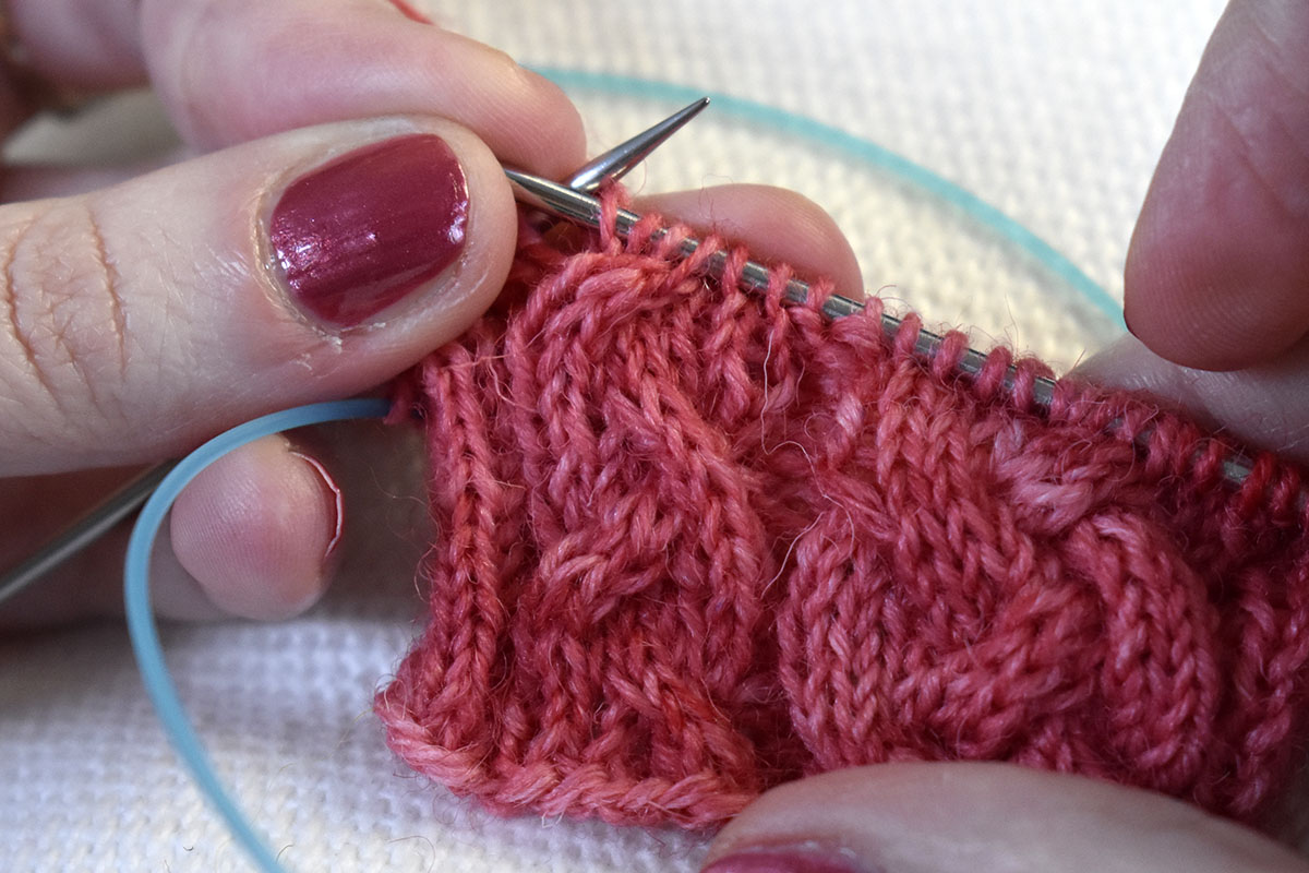 knit right leaning cables without cable needle Dots Dabbles Designs