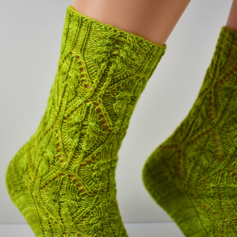 Ferngully sock pattern by Dots Dabbles